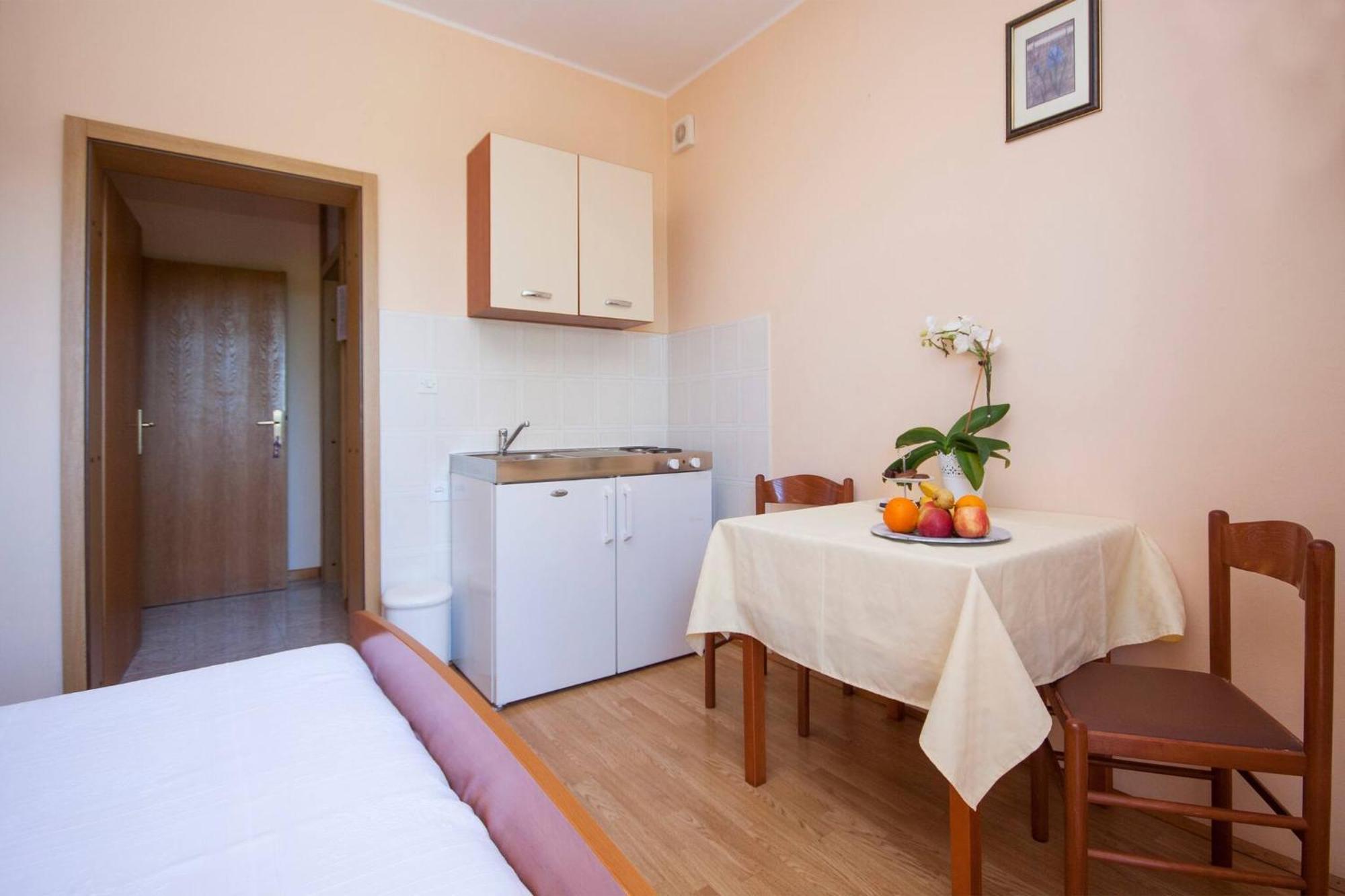 Family Apartments & Rooms Mikelin Primošten Dış mekan fotoğraf