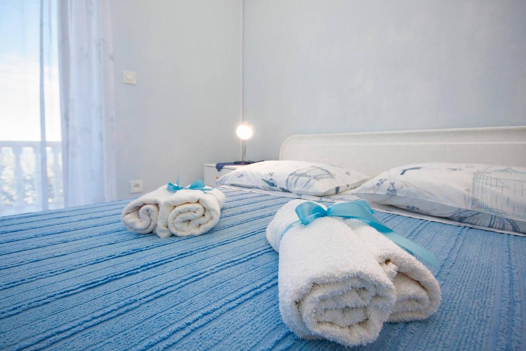 Family Apartments & Rooms Mikelin Primošten Dış mekan fotoğraf