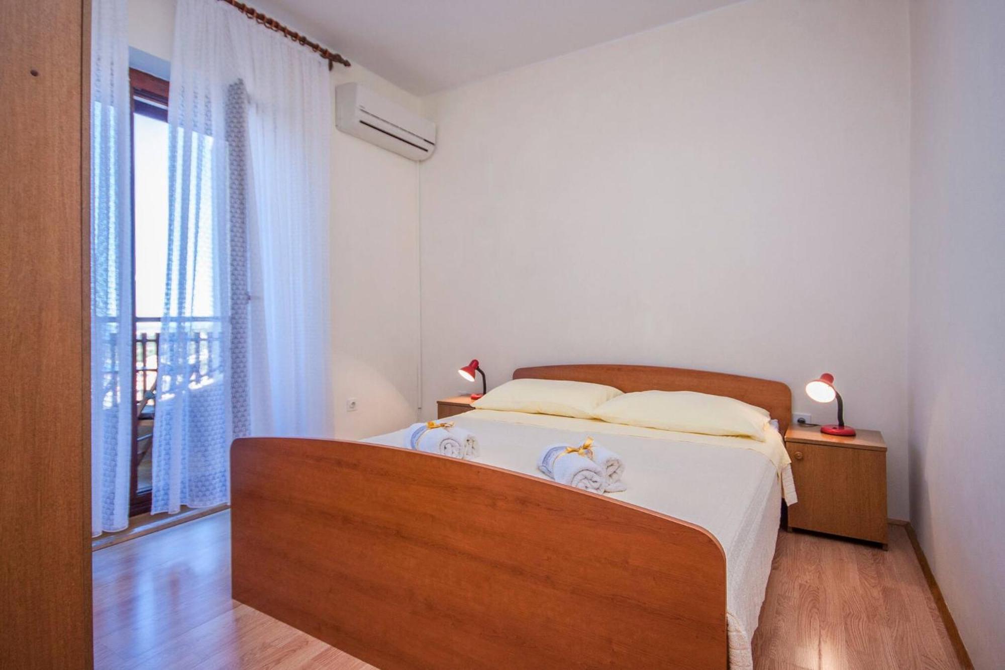 Family Apartments & Rooms Mikelin Primošten Dış mekan fotoğraf