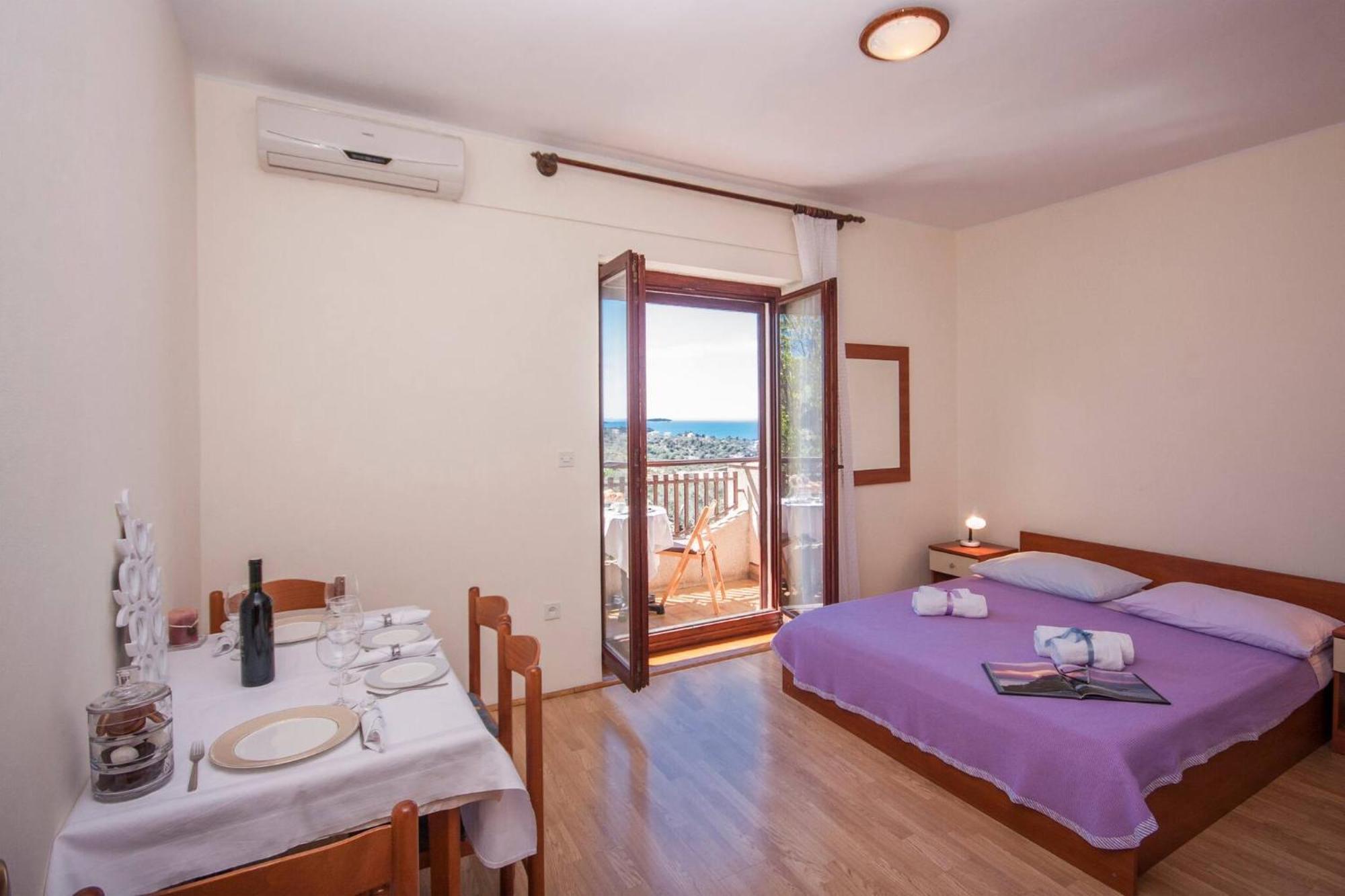 Family Apartments & Rooms Mikelin Primošten Dış mekan fotoğraf
